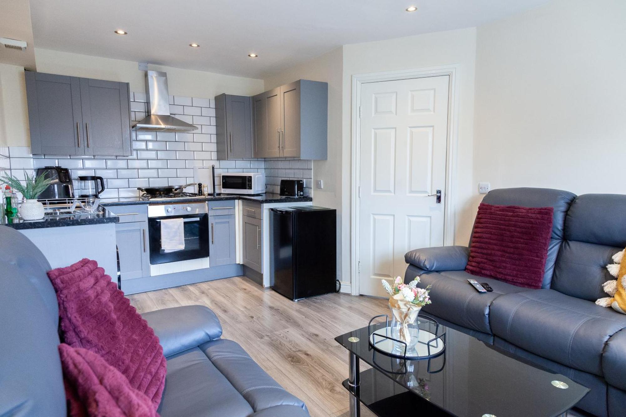 Pinfold Court Apartments โนวส์ลีย์ ภายนอก รูปภาพ