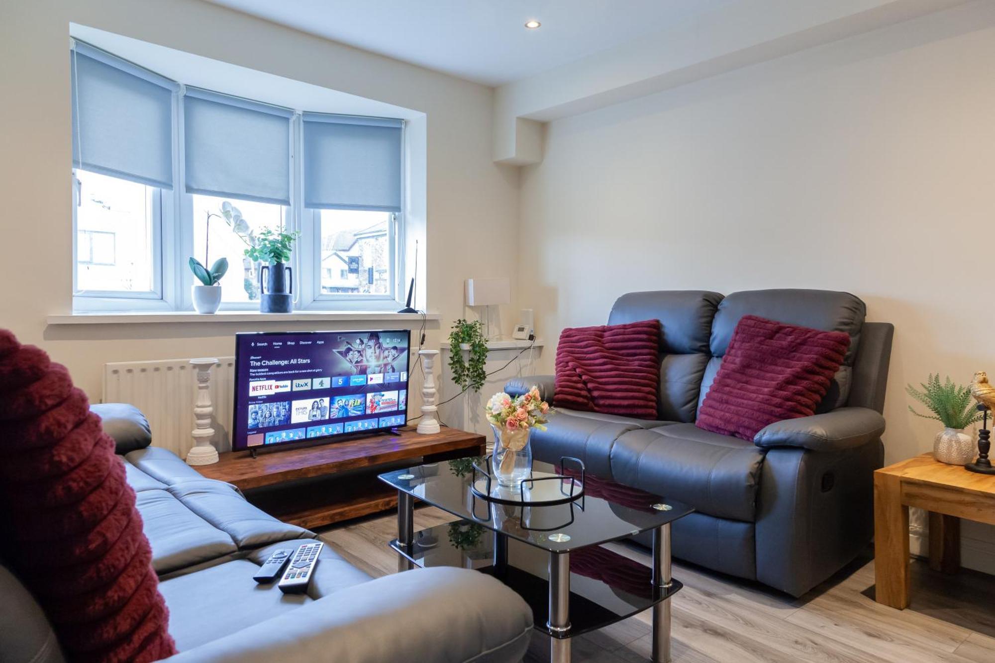 Pinfold Court Apartments โนวส์ลีย์ ภายนอก รูปภาพ
