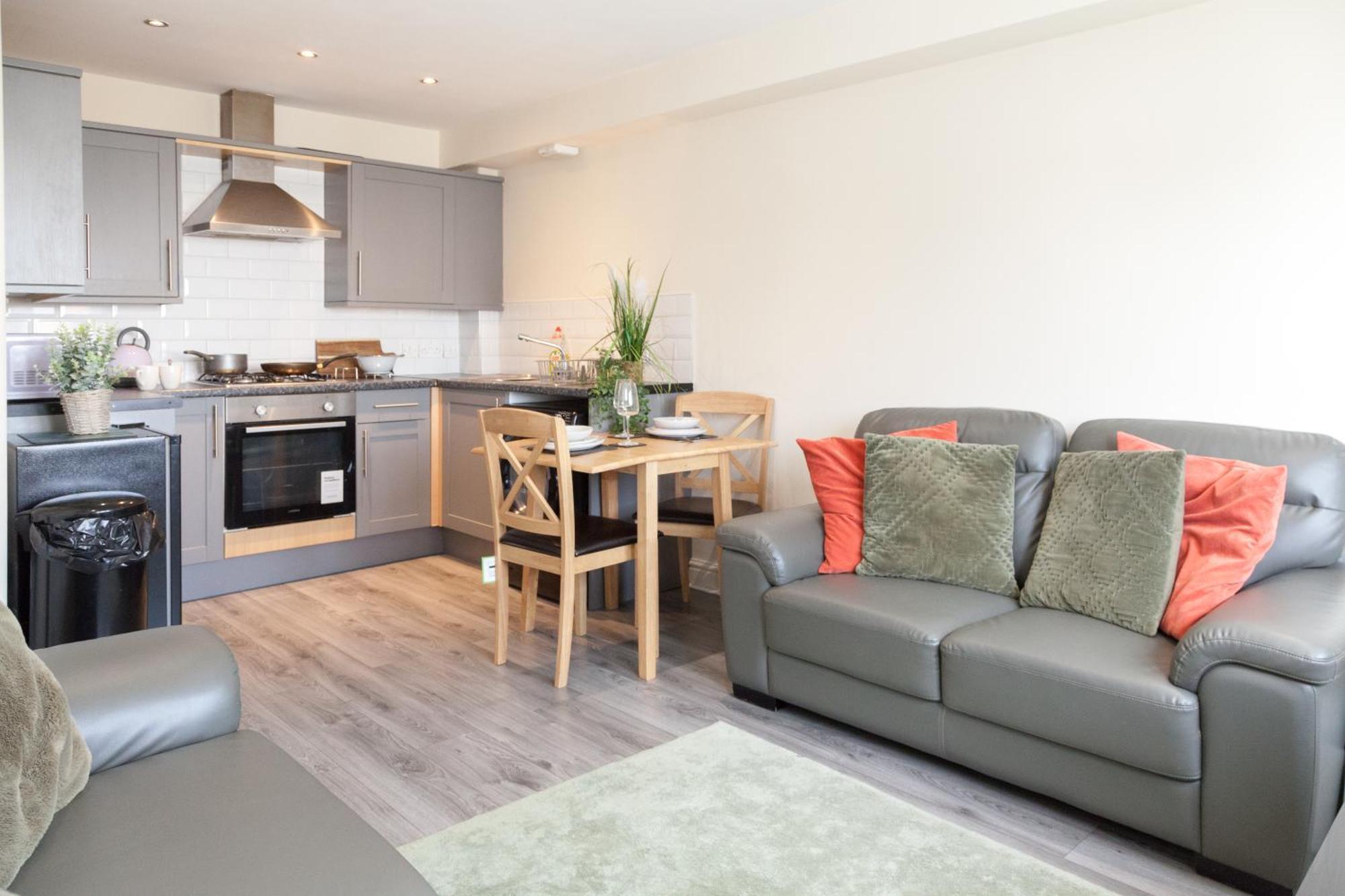 Pinfold Court Apartments โนวส์ลีย์ ภายนอก รูปภาพ