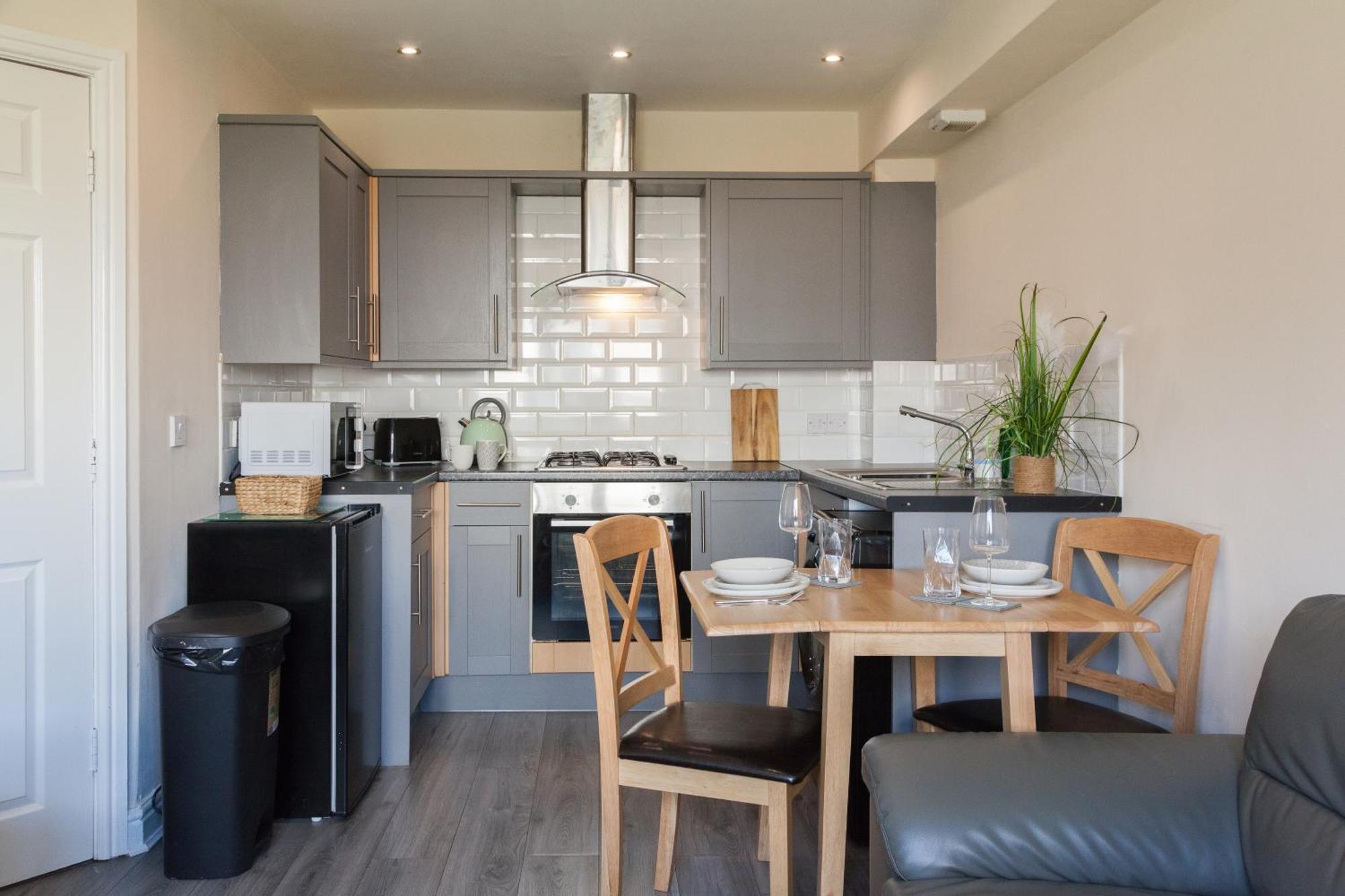 Pinfold Court Apartments โนวส์ลีย์ ภายนอก รูปภาพ