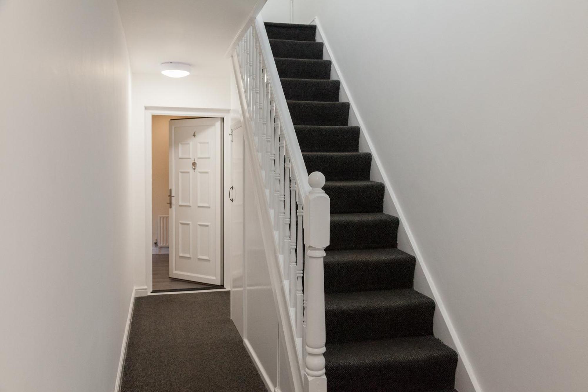 Pinfold Court Apartments โนวส์ลีย์ ภายนอก รูปภาพ