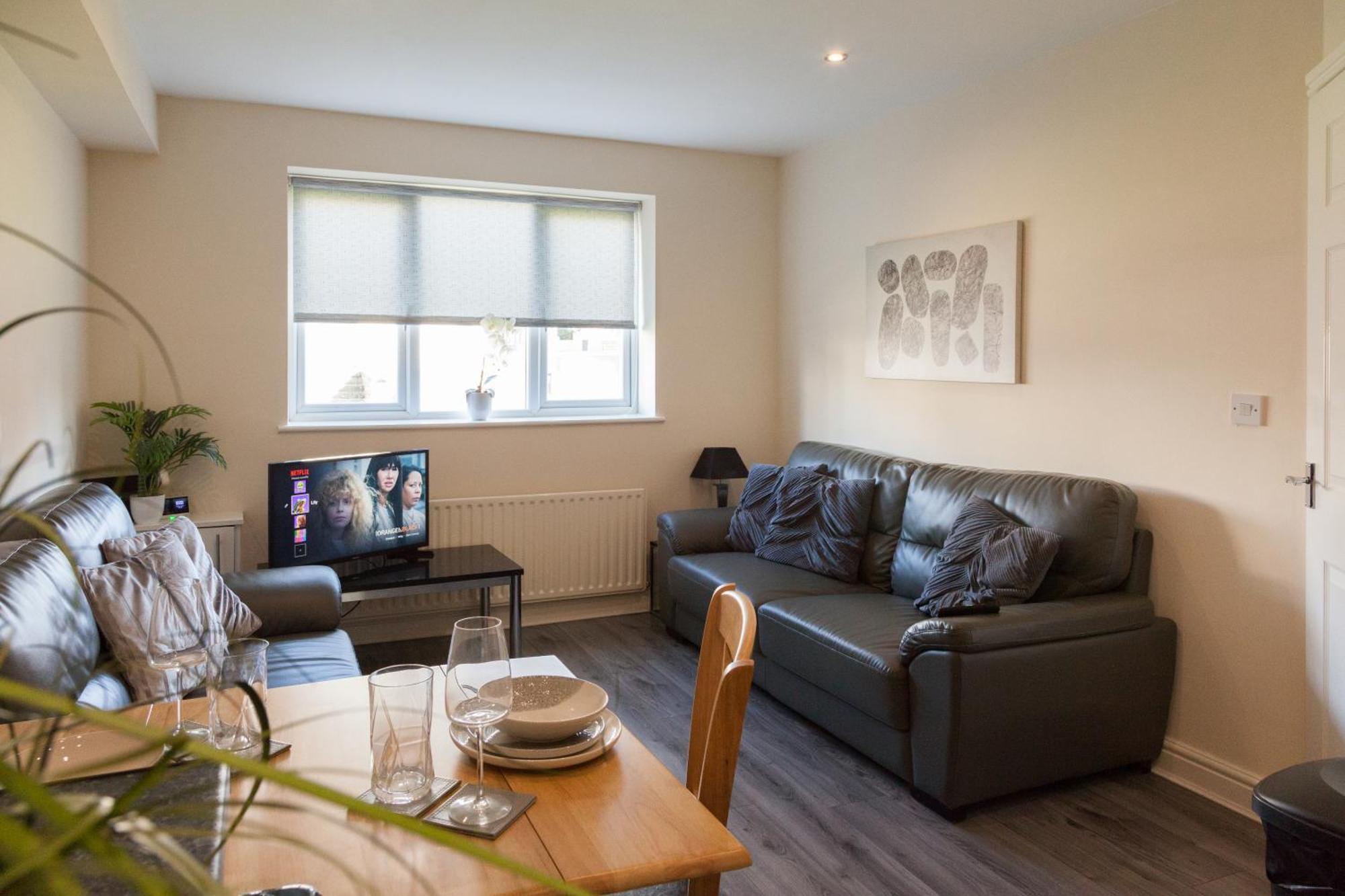 Pinfold Court Apartments โนวส์ลีย์ ภายนอก รูปภาพ