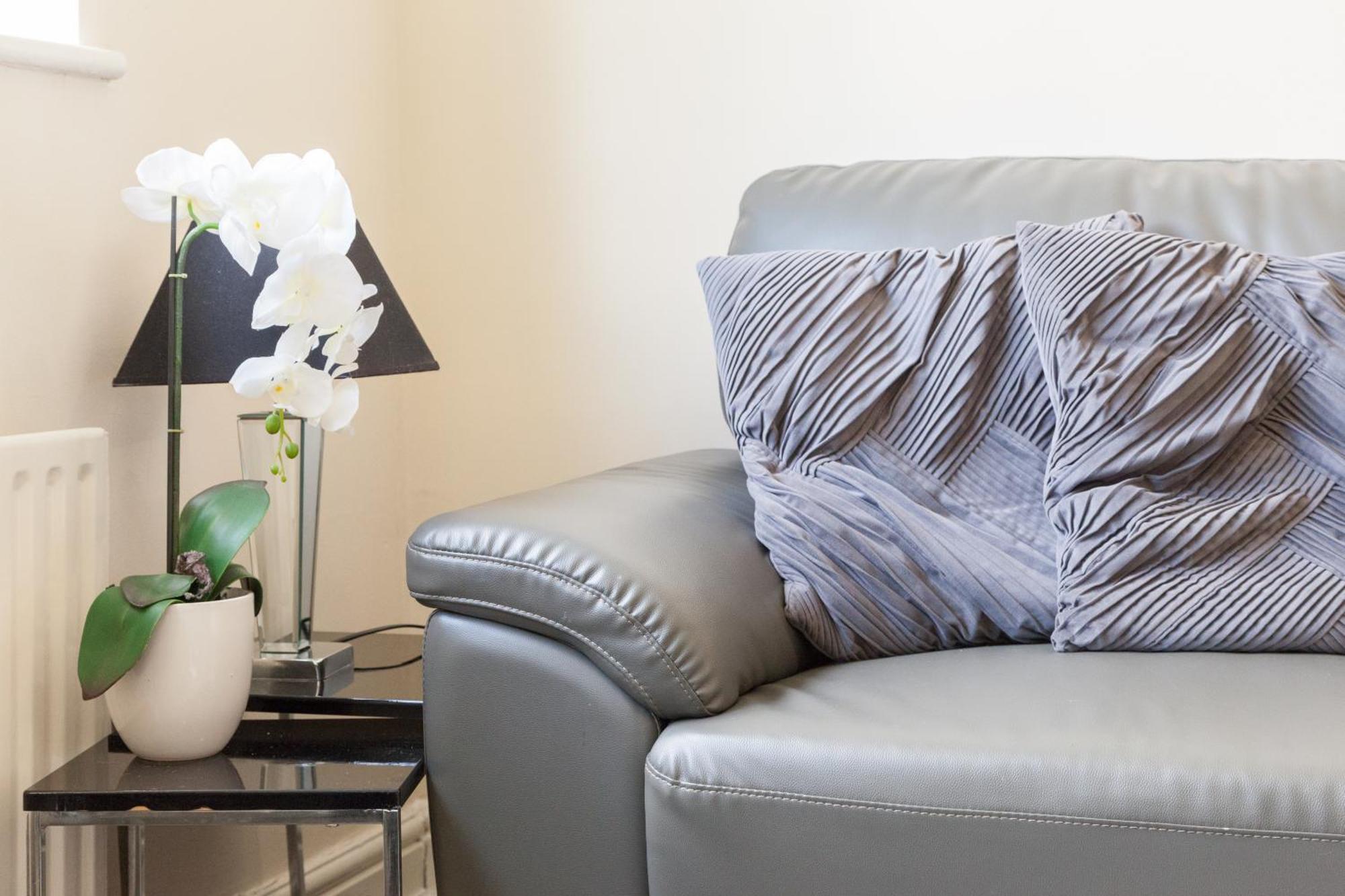Pinfold Court Apartments โนวส์ลีย์ ภายนอก รูปภาพ