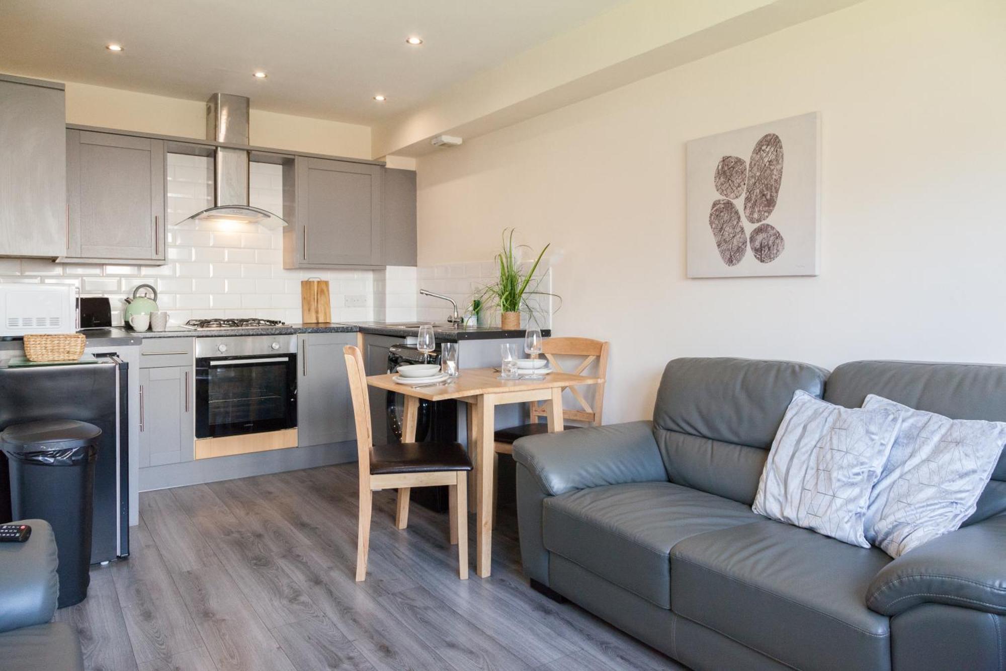 Pinfold Court Apartments โนวส์ลีย์ ภายนอก รูปภาพ